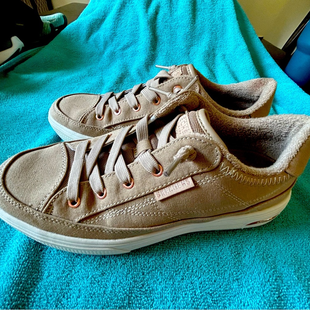 Skechers Arch Fit Arcade. Size 8.5